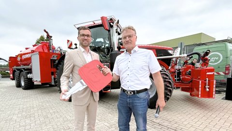 Dieser Traktor geht für Wiesmoor durchs Feuer - Bild 4