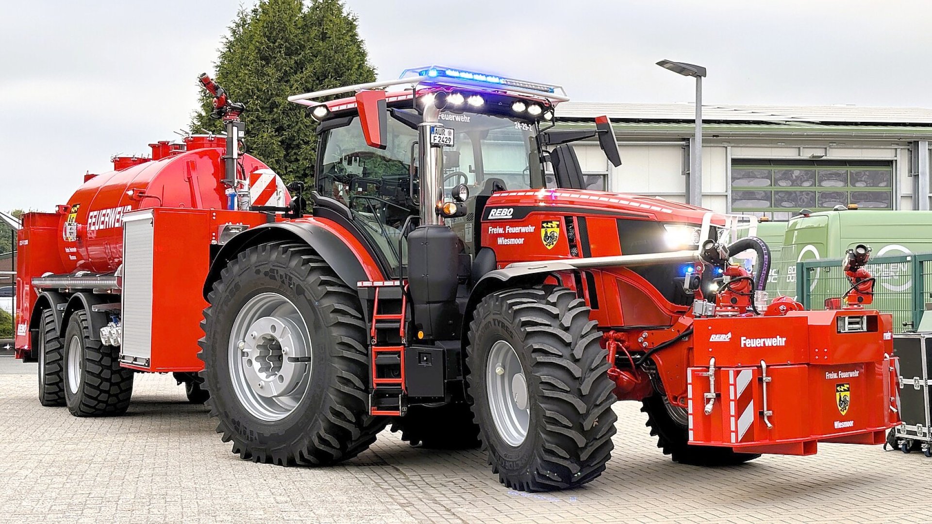Dieser Traktor geht für Wiesmoor durchs Feuer - Bild 1