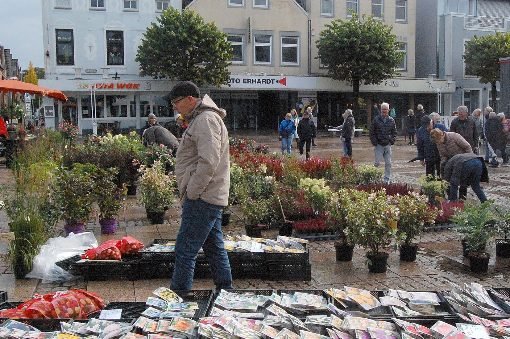 Auricher Heidemarkt in den Regenpausen gut besucht - Bild 1