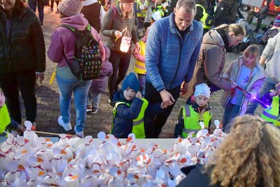 Großer Laternenumzug in Loquard - Bild 3
