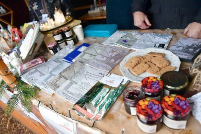Viel los beim Weihnachtsmarkt in Hinte - Bild 3