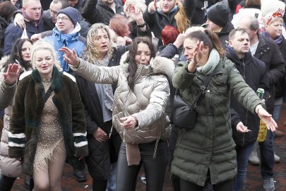 Elführtje lockt Tausende in den Emder Stadtgarten - Bild 4