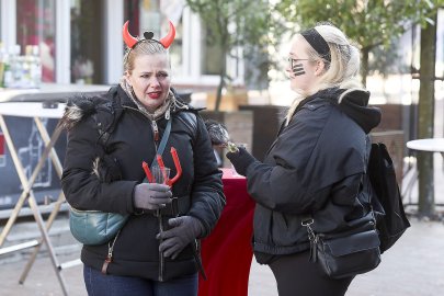 Bildergalerie Pappnasenball - Bild 93