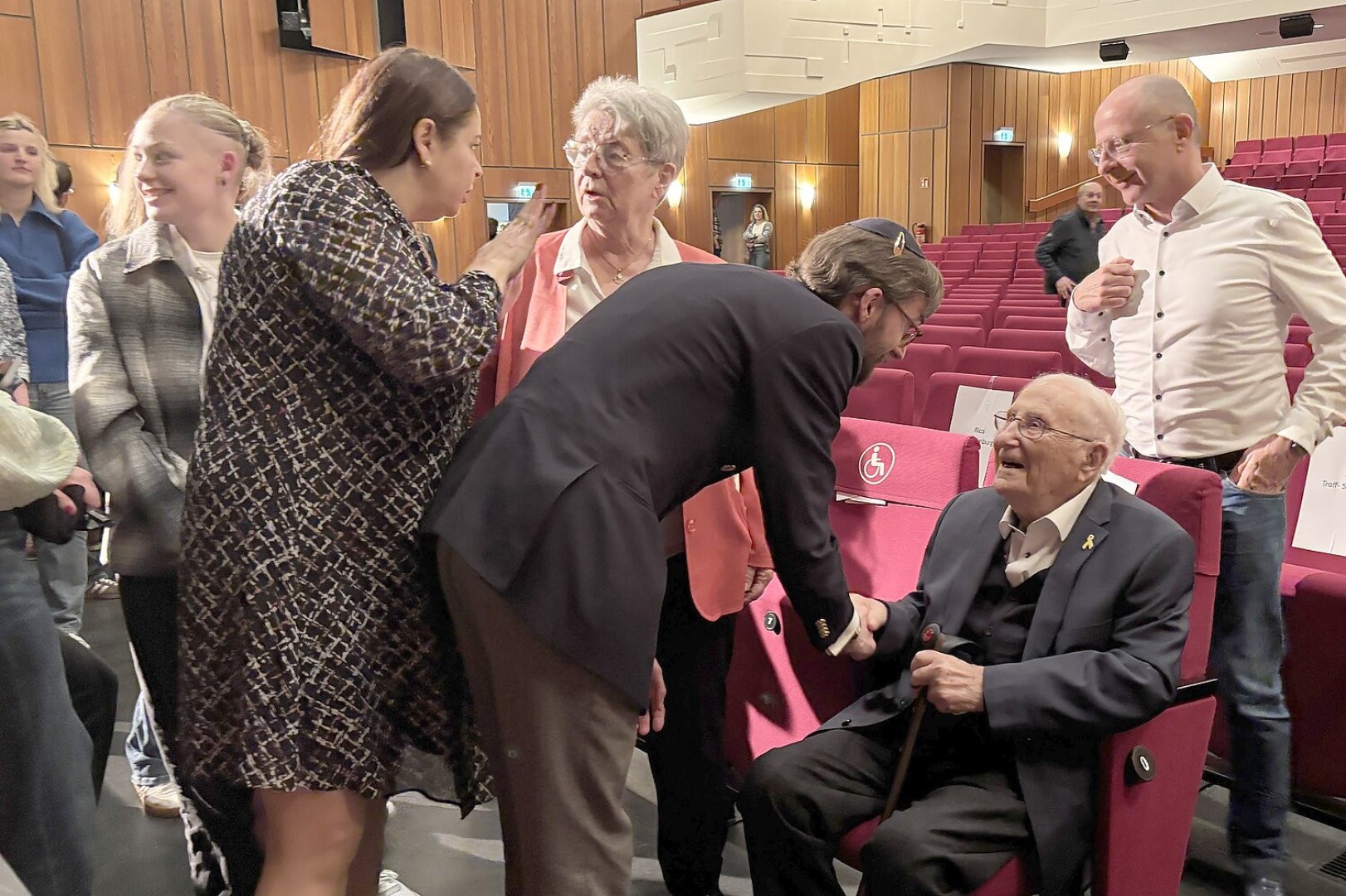 Albrecht Weinberg feiert 101. Geburtstag - Bild 17