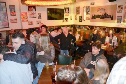 Partymusik in proppevollen Kneipen - Bild 9
