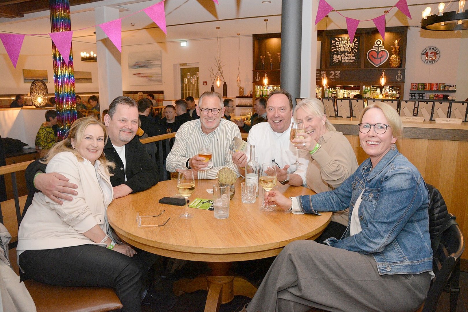 Partymusik in proppevollen Kneipen - Bild 17
