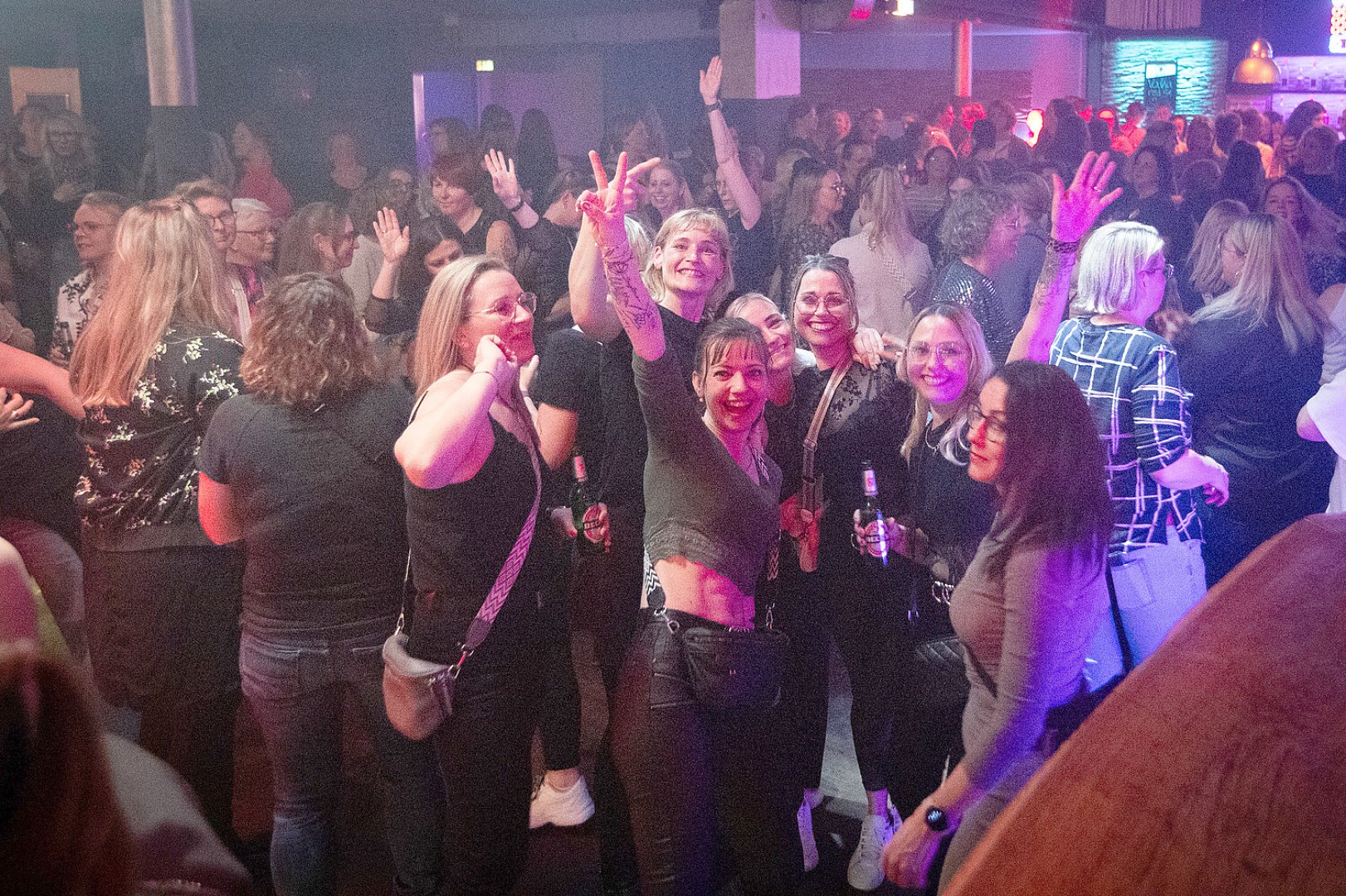 Mamas füllen das "Moods" in Emden - Bild 1