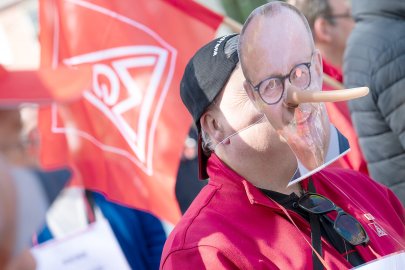Bundeskanzler Friedrich Merz in Emden (Demo) - Bild 2