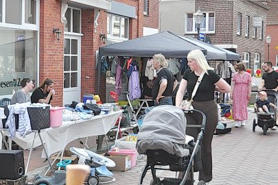 Stöbern und Karussellfahren auf dem Johannimarkt in Weener - Bild 3
