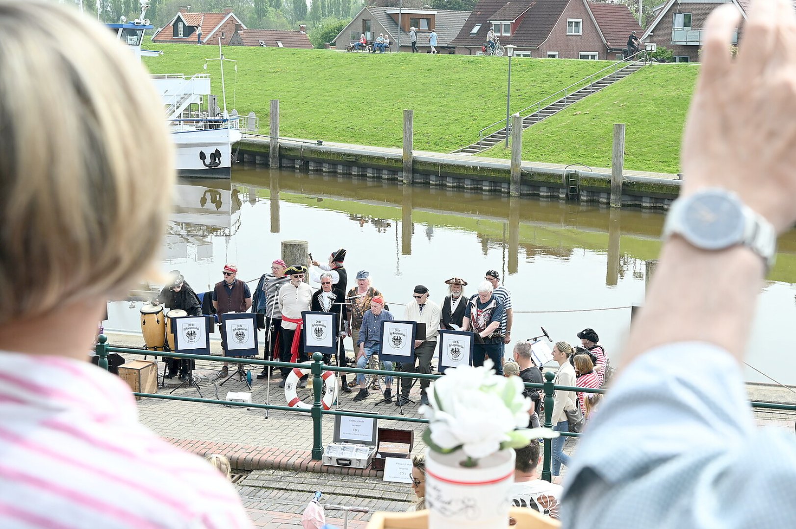 Sonntagskonzert in Greetsiel - Bild 1