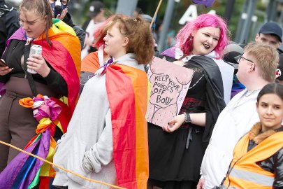 CSD Emden - rund 900 Menschen treten für Vielfalt in der Liebe ein - Bild 4