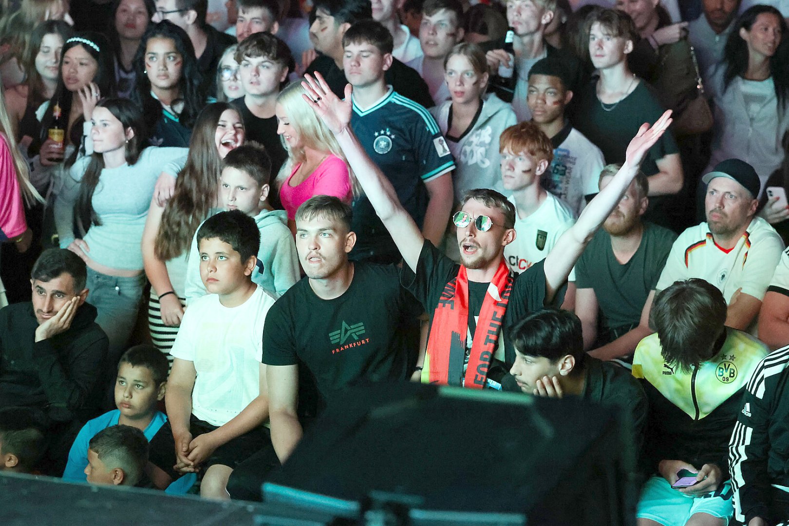 Die schönsten Bilder vom Public Viewing in Emden - Bild 1