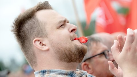 1500 VWler protestieren in Emden  - Bild 4