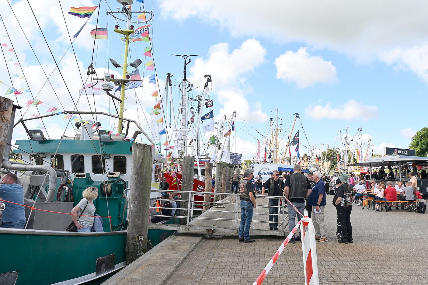 Kutterkorso in Greetsiel - Bild 1