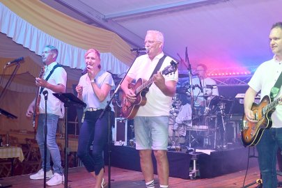 Bilder vom Ball in Ostrhauderfehn mit der Band Silver Moon - Bild 2