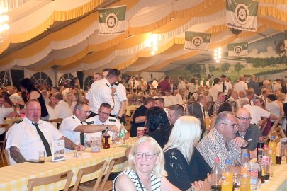 Bilder vom Ball in Ostrhauderfehn mit der Band Silver Moon - Bild 3