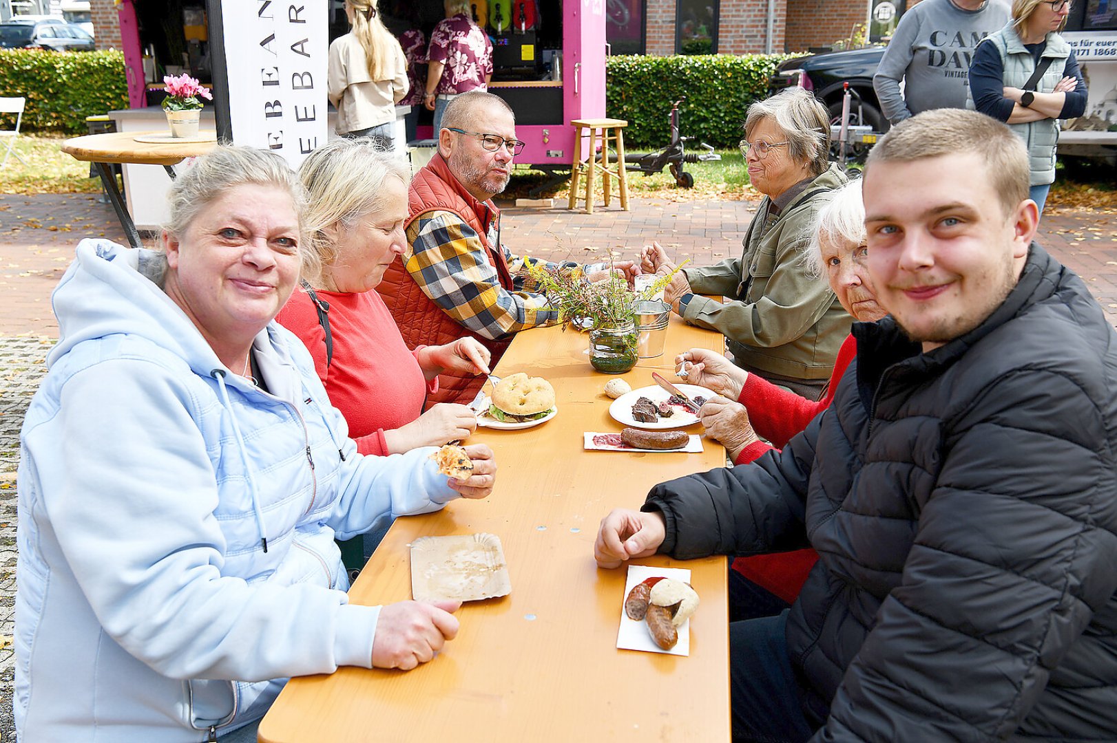 Streetfood-Markt in Hesel - Bild 1
