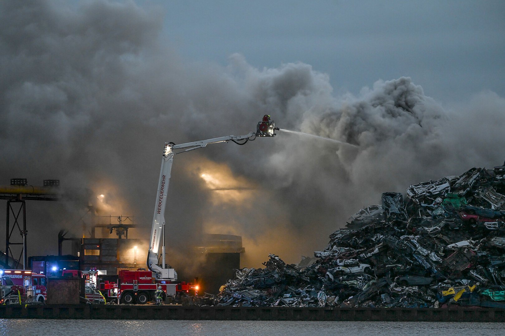 Großbrand in Leer - Bild 1