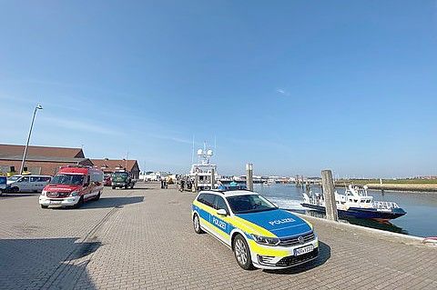 Auch die Polizei war im Einsatz. Bild: Feuerwehr