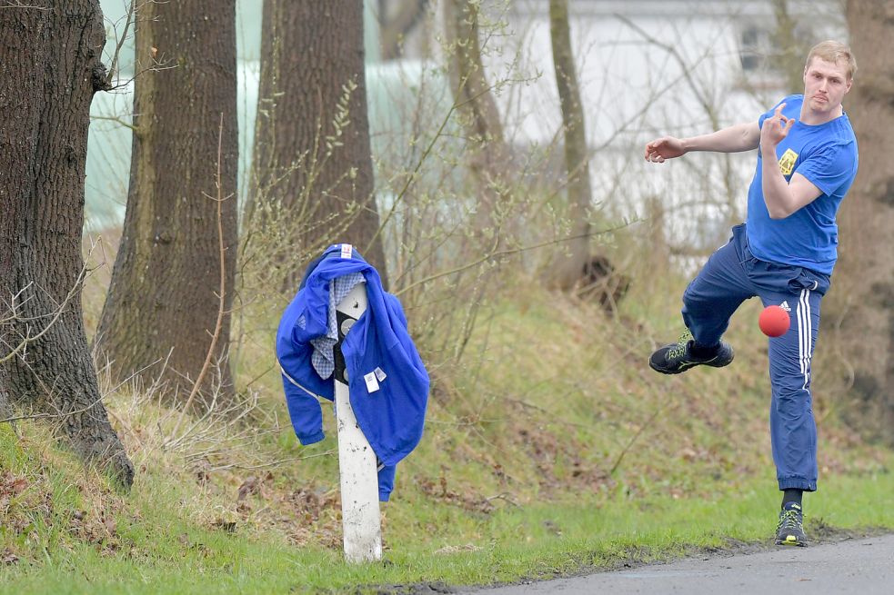 Die Boßler (hier Daniel Wurps) müssen derzeit auf ihre Wettkämpfe und aufs Training verzichten.