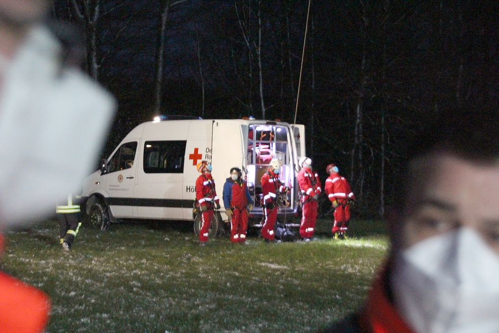Die Rettung dauerte gute vier Stunden. Bild: Johannes Ufer/DRK Oberbergischer Kreis