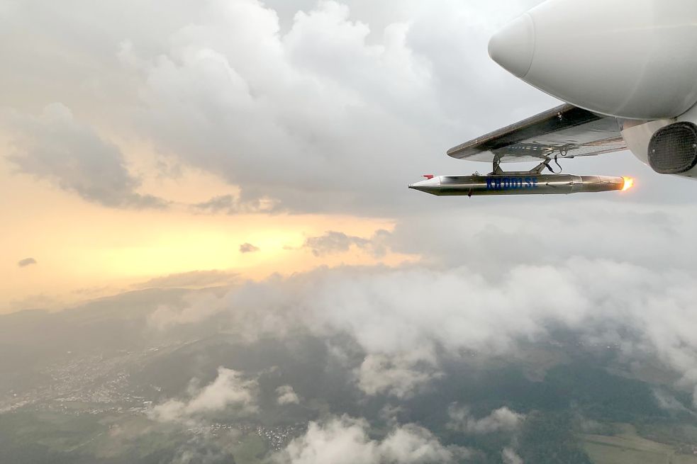 Hier sieht man einen Hagelflieger im Einsatz. Fotos: Landratsamt Rems-Murr-Kreis