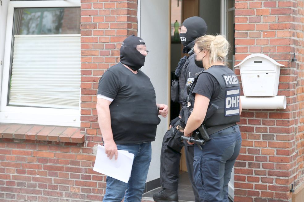 Die Bundespolizei hatte mehrere Gebäude in Leer durchsucht. Archivfoto: Loger