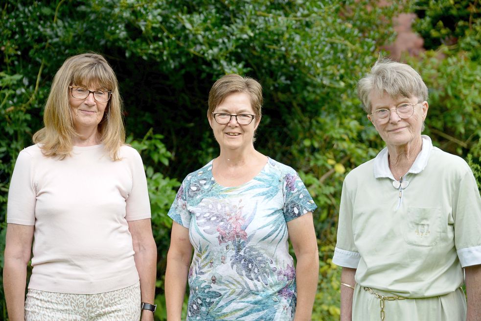 Die drei Enkelinnen Christina Nilson, Helene Palm und Annemarie Kracht bewundern ihre Großmütter durchaus. Foto: Lüppen