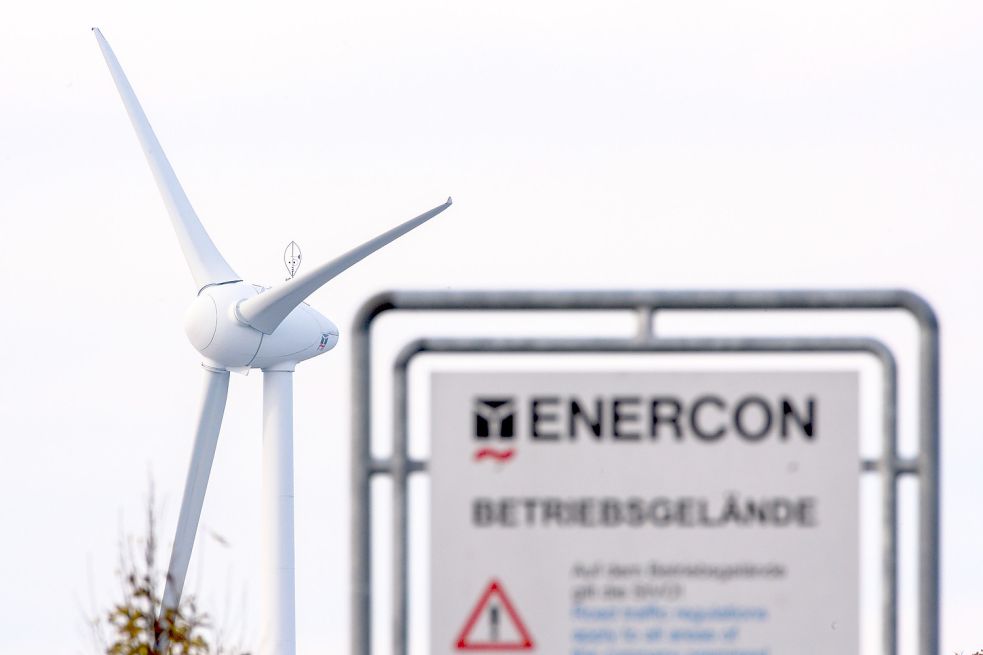 Blick auf die Windkraftanlage auf dem Betriebsgelände in Aurich. Foto: Assanimogghadam/DPA