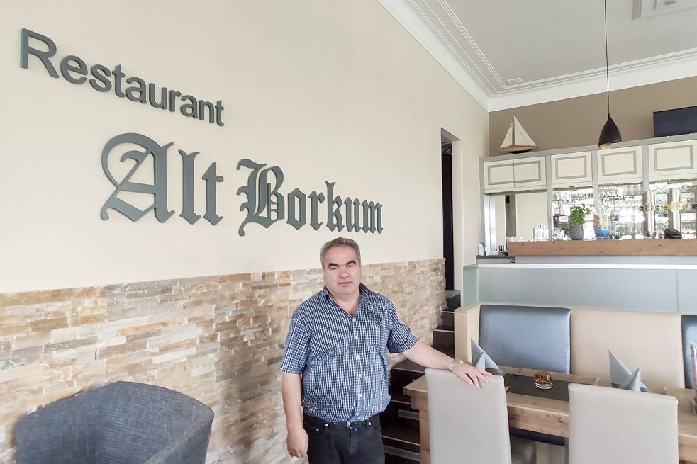 Osman Kalkinc, Betreiber des Restaurants „Alt-Borkum“, macht sich wenig Sorgen um die 3G-Regel. Foto: Giardina