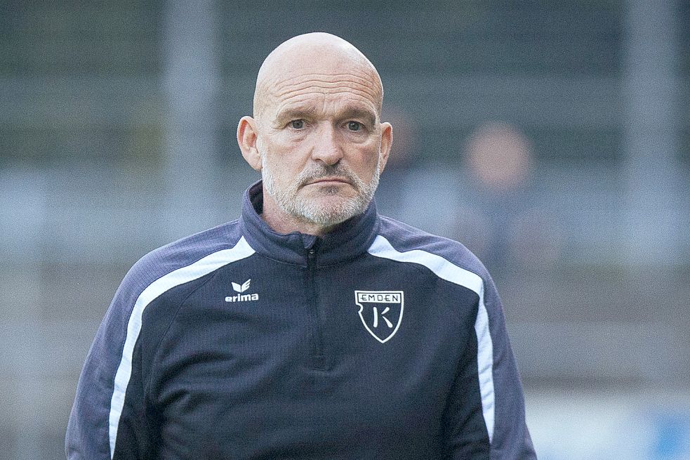 Kickers-Trainer Stefan Emmerling geht fest davon aus, dass Nikky Goguadze in den ersten Partien spielberechtigt war. Foto: Doden