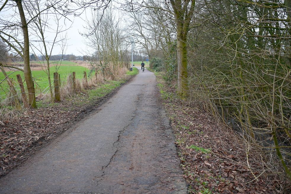 Kommt es endlich zur Sanierung der Straßen Harsweger Ziegelei/Großer Sielweg? Die Gemeinde Hinte hofft auf ein großes Förderprogramm. Die Initiative ging von der CDU aus. Foto: Wagenaar/Archiv