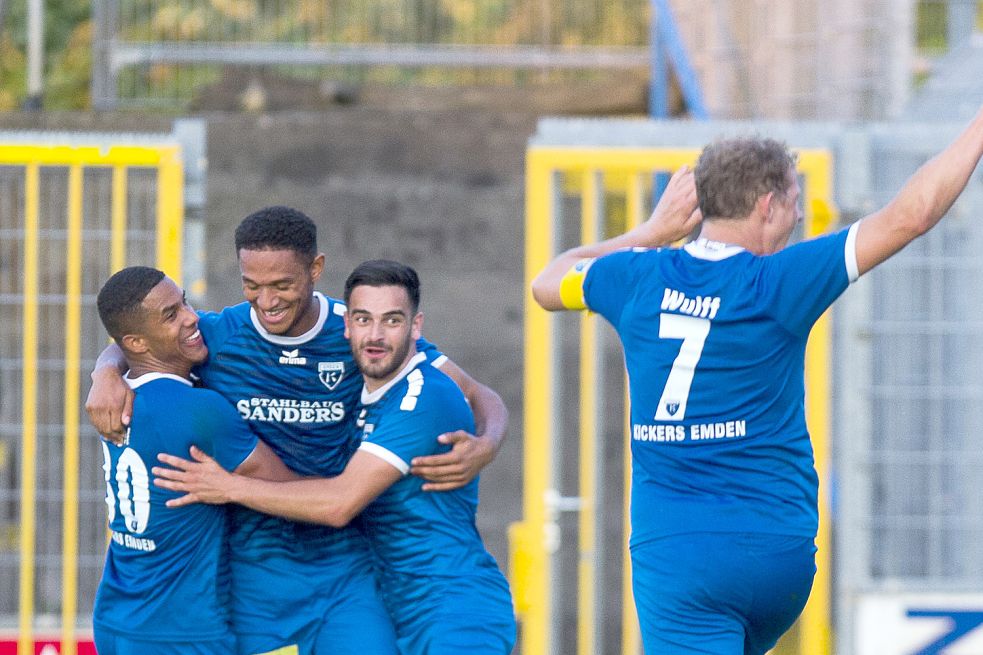 Alagie Jabbie (Zweiter von links) war nicht nur wegen seines Treffers der überragende Mann auf dem Platz. Foto: Doden