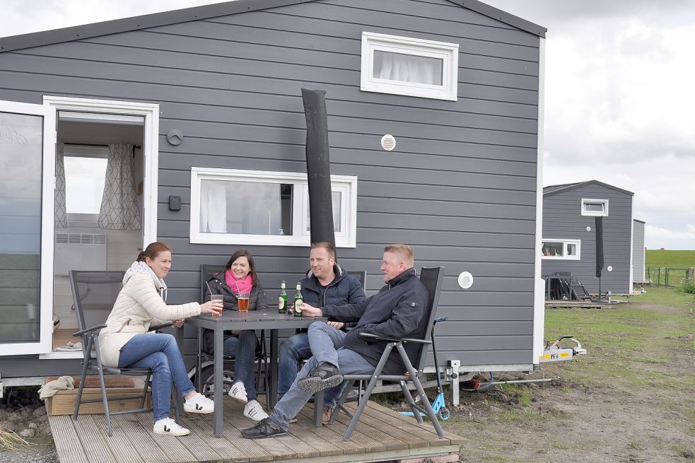 Michaela Arndt (von links), Anika und Michael Artmeyer und Marcus Arndt haben sich für Kurzurlaub innerhalb der eigenen Stadtgrenze entschieden. Foto: Ullrich