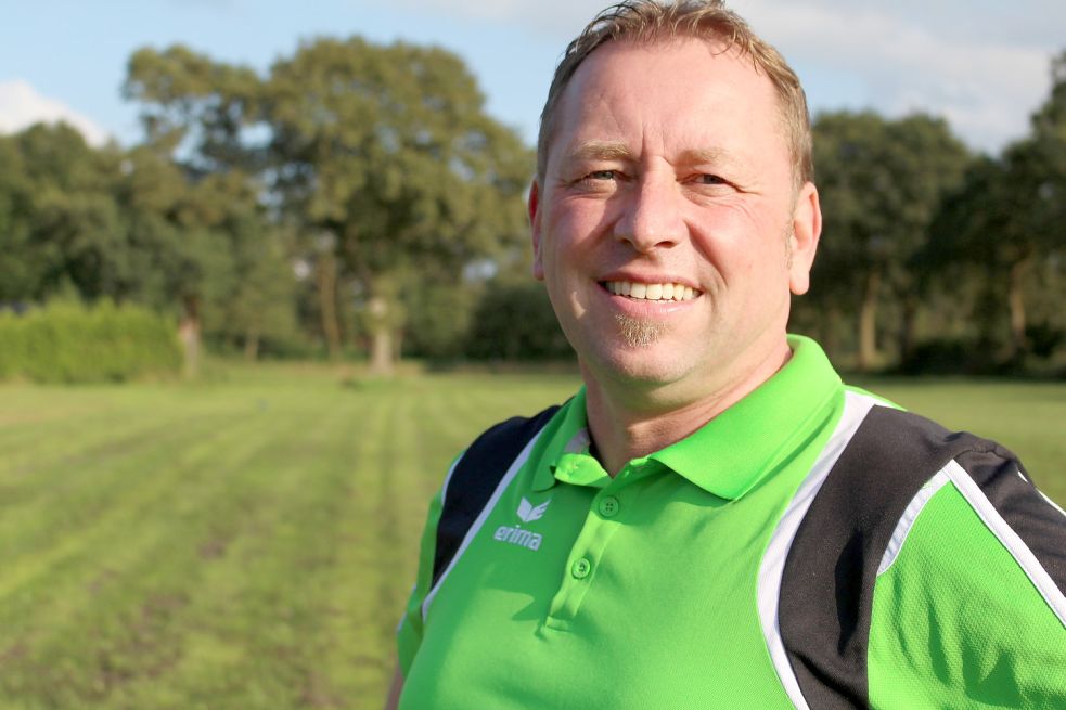 Helfried Goetz auf dem Sportplatz in Müggenkrug. Foto: Oltmanns