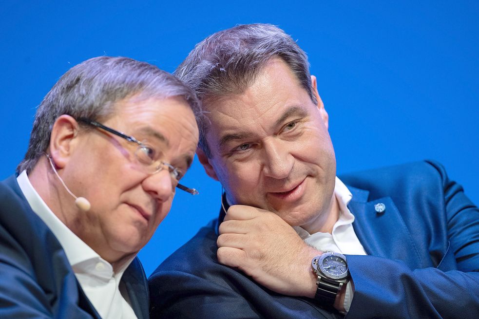 Union-Kanzlerkandidat Armin Laschet (CDU, links) und Markus Söder (CSU) können einen Monat vor der Bundestagswahl nicht mehr die Plätze tauschen. Foto: Kirchner/DPA
