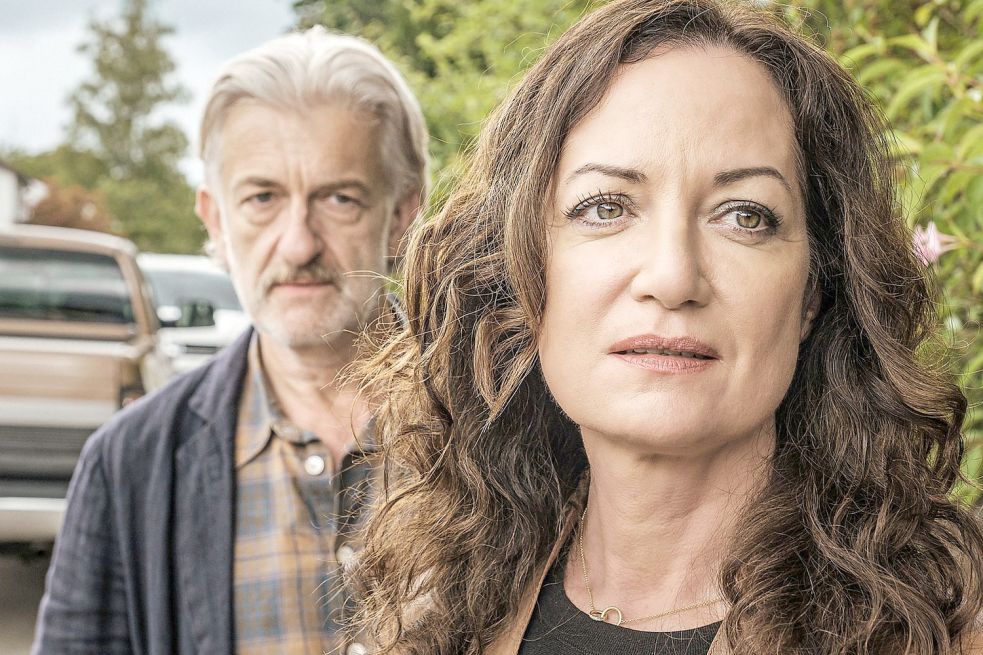 Mit um die 30 waren sie ein Traumpaar. Inzwischen sind sie um die 50 und längst geschieden: Frank (Dominic Raacke) und Tina (Natalia Wörner) Foto: Raymond Roemke