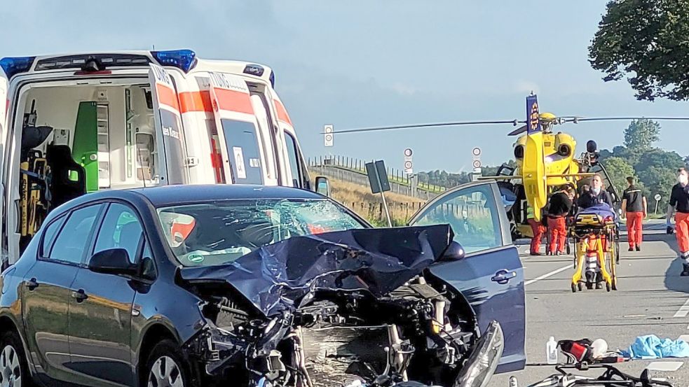 Die Polizei ist auf der Deichstraße im Einsatz. Foto: Wolters