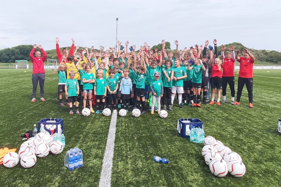 Zehn Kinder aus Flutgebieten nehmen kostenlos an der Fußballfabrik teil. Foto: privat
