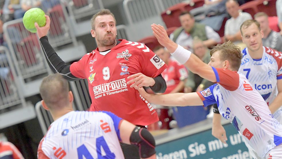 Seine Wurfkraft untermauerte Leistungsträger Kevin Wendlandt mit elf Toren im DHB-Pokal gegen Großwallstadt. Foto: Ortgies