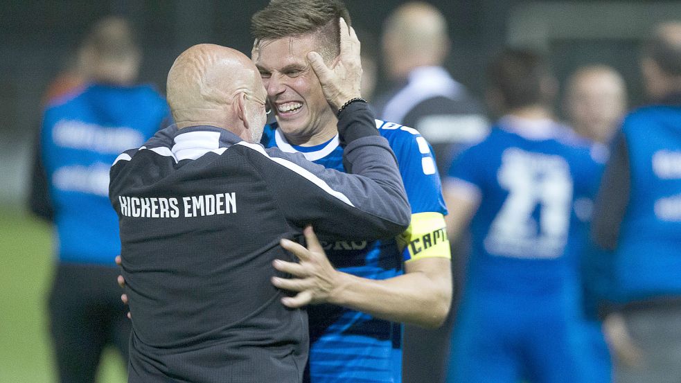 Stefan Emmerling und Kapitän Bastian Dassel waren aus dem Häuschen.
