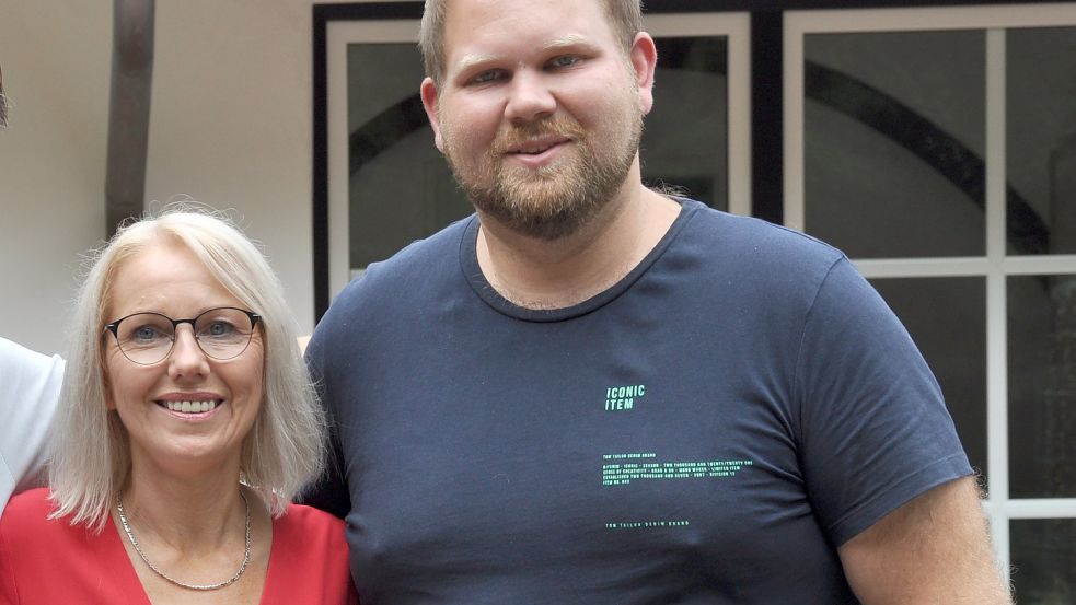 Zielpunkt-Geschäftsführerin Gesa Rickels mit Rosenhof-Leiter Oliver Wähner.