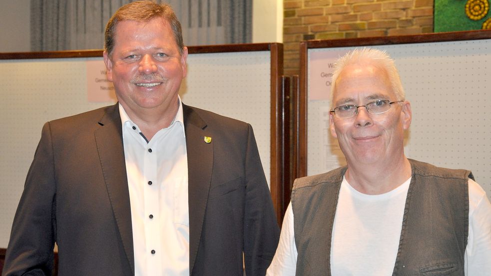 Kein Wechsel in der Samtgemeinde Holtriem: Amtsinhaber Jochen Ahrends (links) hat sich gegen Alwin Taaken durchgesetzt. Foto: Ullrich