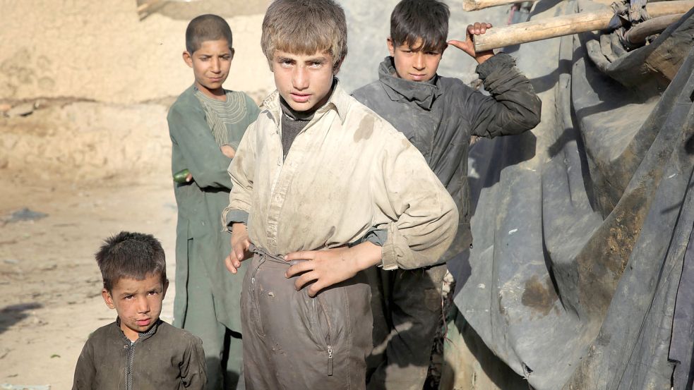 Vertriebene am Stadtrand von Kabul: Hunderttausende Afghanen sind wegen der Unsicherheit und des Krieges in den Provinzen Afghanistans aus ihrer Heimat geflohen und haben sich mit ihren Familien in anderen Teilen des Landes Afghanistans niedergelassen. Foto: Majd/Imago Images