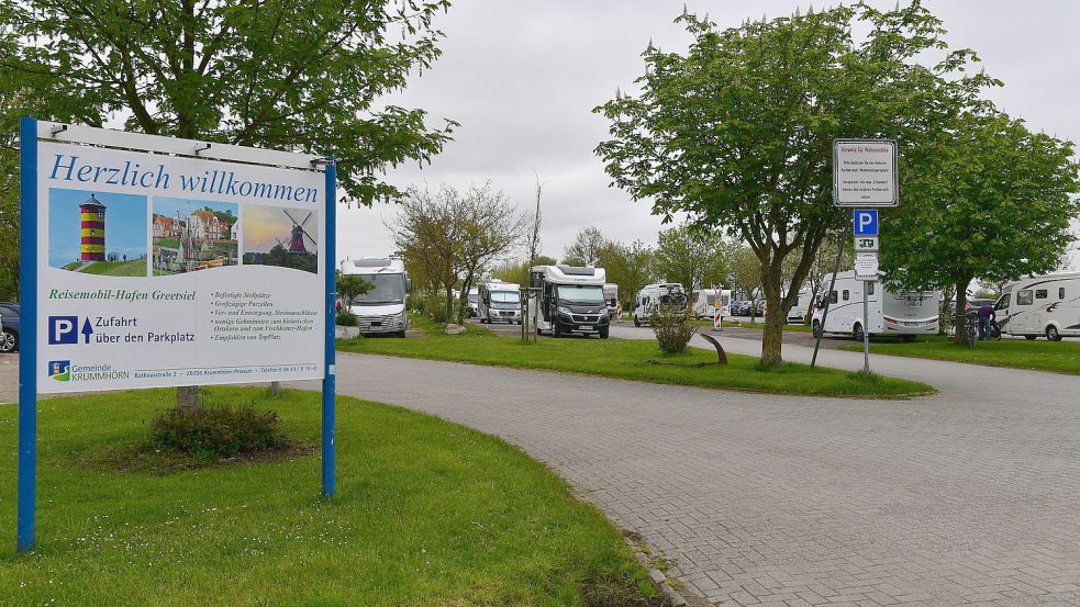 In der Krummhörn werden Wohnmobil-Plätze - wie hier in Greetsiel - gut angenommen. In Hinte fehlt ein solches Angebbt noch. Foto: Wagenaar/Archiv