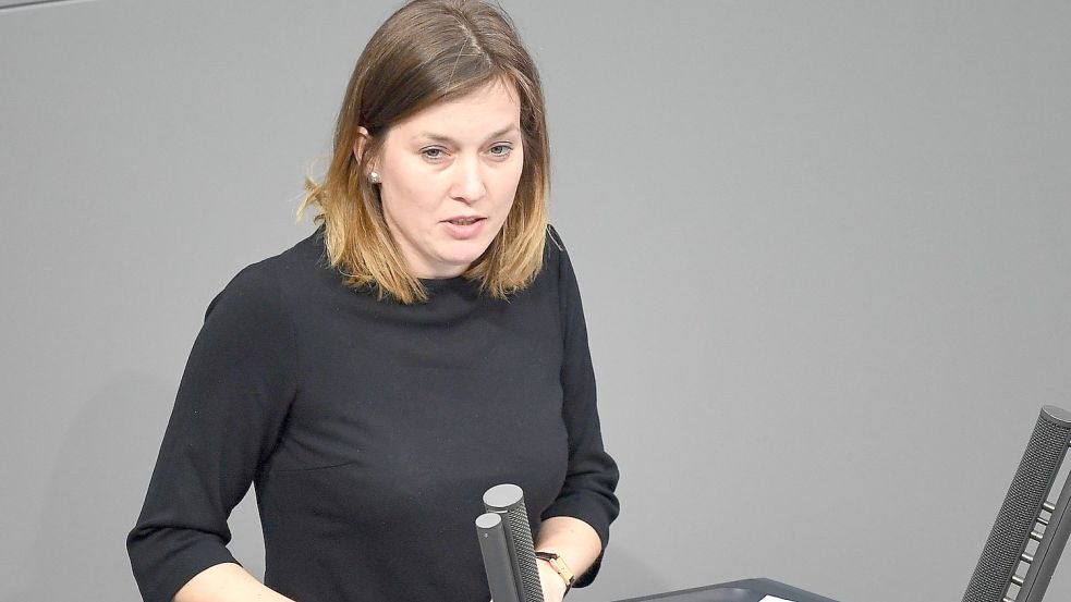Siemtje Möller am Rednerpult im Bundestag. Foto: Pedersen/dpa
