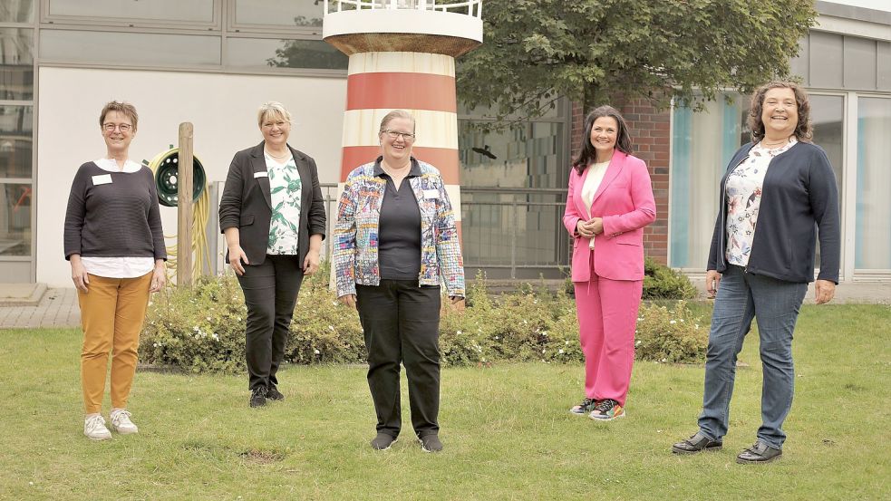 Ute Sommer (von links;Geschäftsführerin Helena am Meer), Monika Götz (Klinikleitung Helena am Meer), Gudrun Riebenstahl (Leitung Sancta Maria), Gitta Connemann und Bärbel Könzgen-Byl (CDU-Stadtverband Borkum) haben sich für ein Gespräch auf Borkum getroffen. Foto: Privat