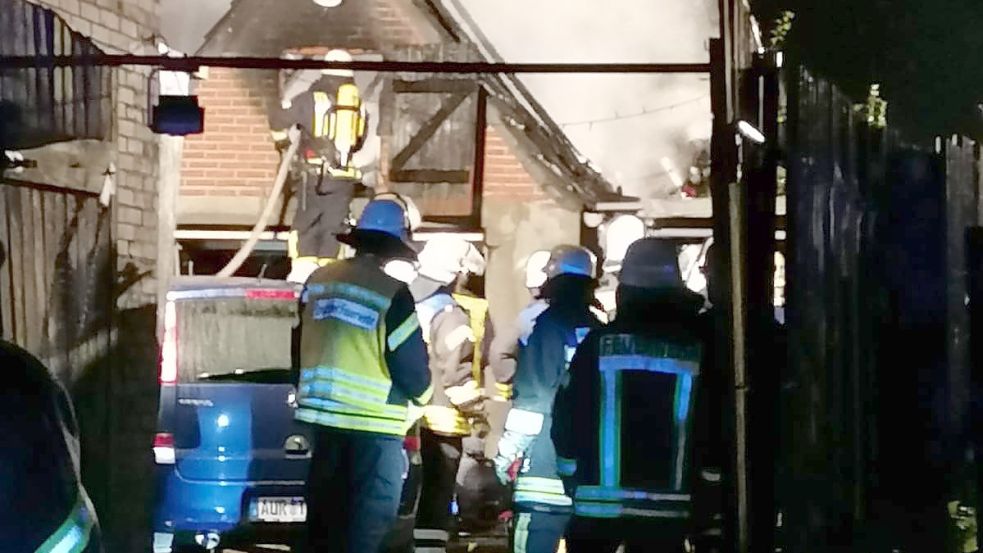 In Groß Midlum ist in der Nacht zu Sonnabend ein Schuppen in Brand geraten. Foto: privat