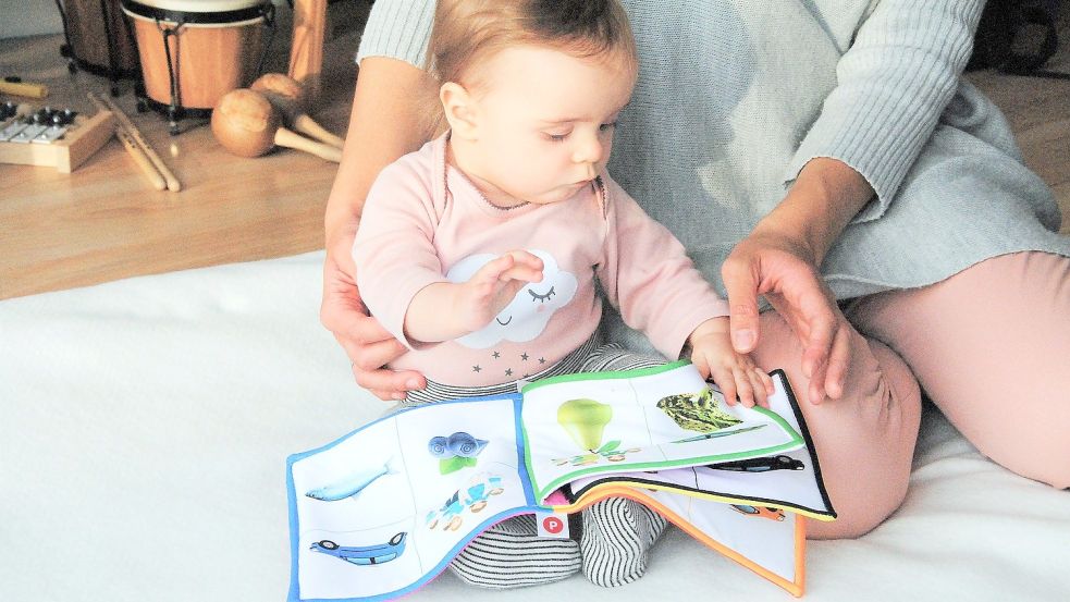Die Sorge, dass Eltern ihre Kinder bis zu zehn Stunden in Kitas "abladen" könnte, wenn sich Öffnungszeiten ändern, sieht die Kita-Planerin der Stadt Emden nicht.