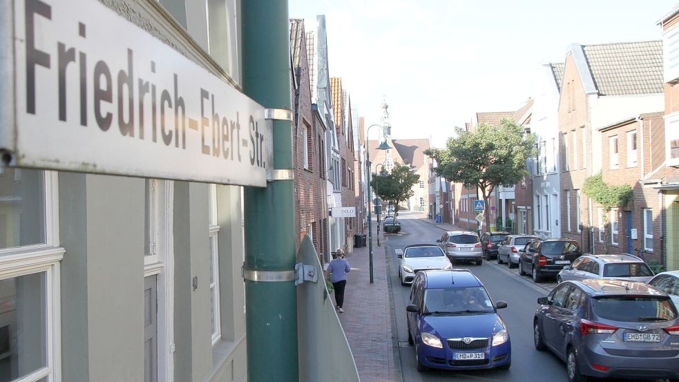 Ab Freitag wird der Autoverkehr in der Friedrich-Ebert-Straße neu reguliert. Es ist nur ein Baustein der Emder Versuchsreihe zur Mobilitätswende in der Innenstadt. Foto: Päschel